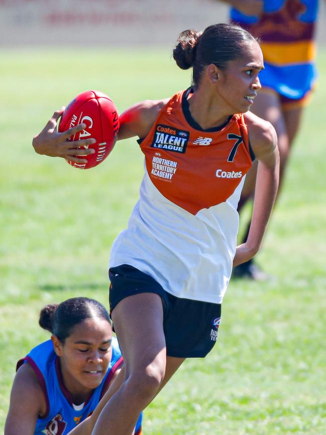 Tatyana Perry playing for the NT Talent Academy. Picture: Celina Whan / AFLNT Media