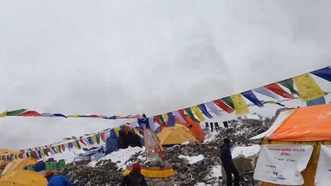 Climber captures incredible avalanche footage from base camp in Nepal