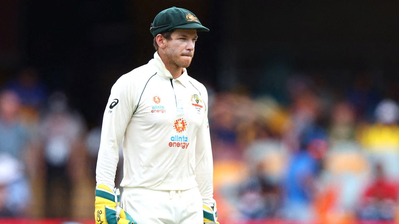 Shane Warne believes Australia should pick a new wicket-keeper for the Ashes. Photo: AFP