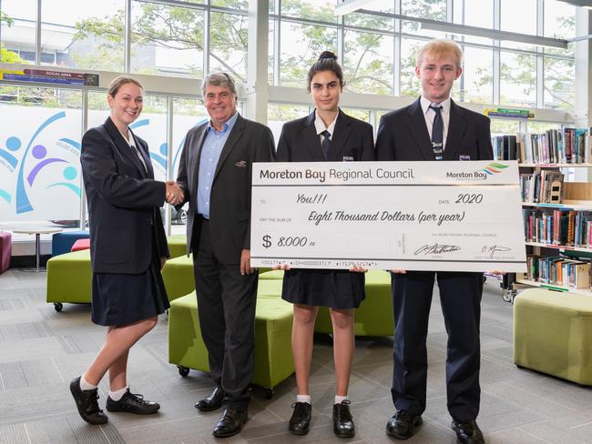 Mayor Allan Sutherland with North Lakes State College Co-Captains Kara Waldron (blonde, left) Tina Aalaei (Brunette, centre) and Sam Pearce (male, right). Moreton Bay Regional Council ad feat