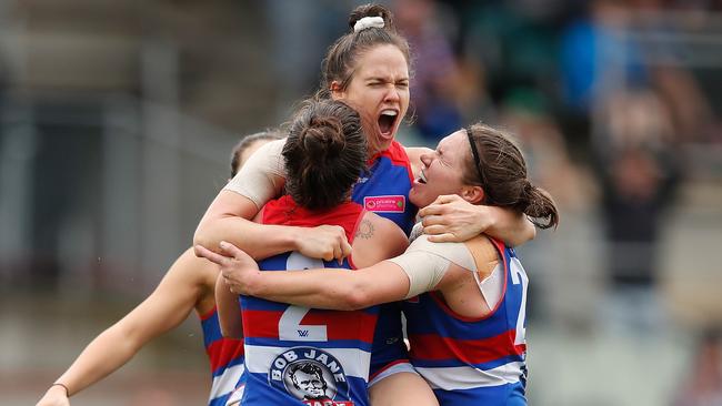 The Dogs celebrate winning the 2018 AFLW premiership.