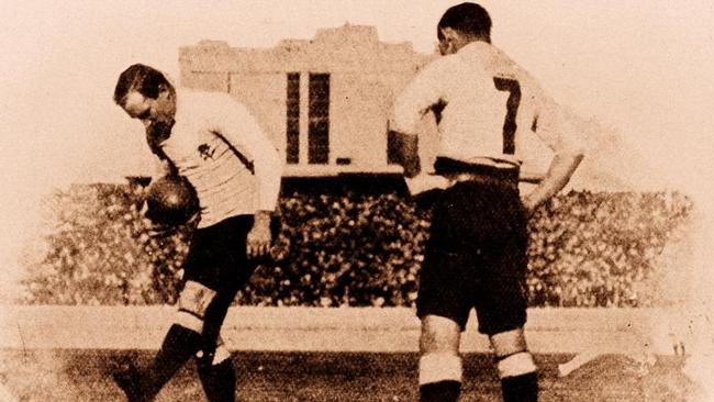 Dally Messenger lines up a kick during a NSW v Queensland game at the SCG in 1909.