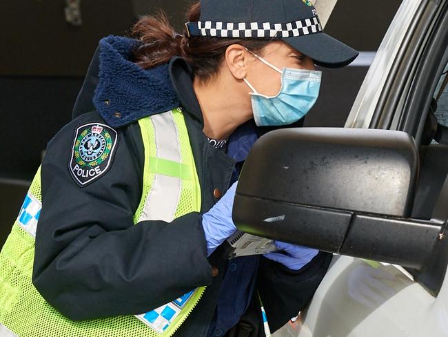 SA Police at the border checkpoint between South Australia and Victoria near Mt Gambier, Friday February 12, 2021. Picture Frank Monger