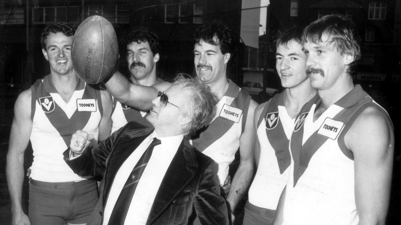 Geoffrey Edelsten with members of the Sydney Swans after buying the team in 1985.