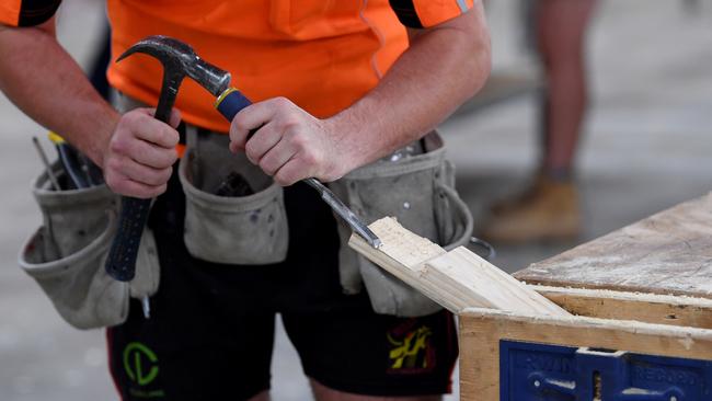 Con artists are targeting tradies on the northern beaches. Picture: Lukas Coch