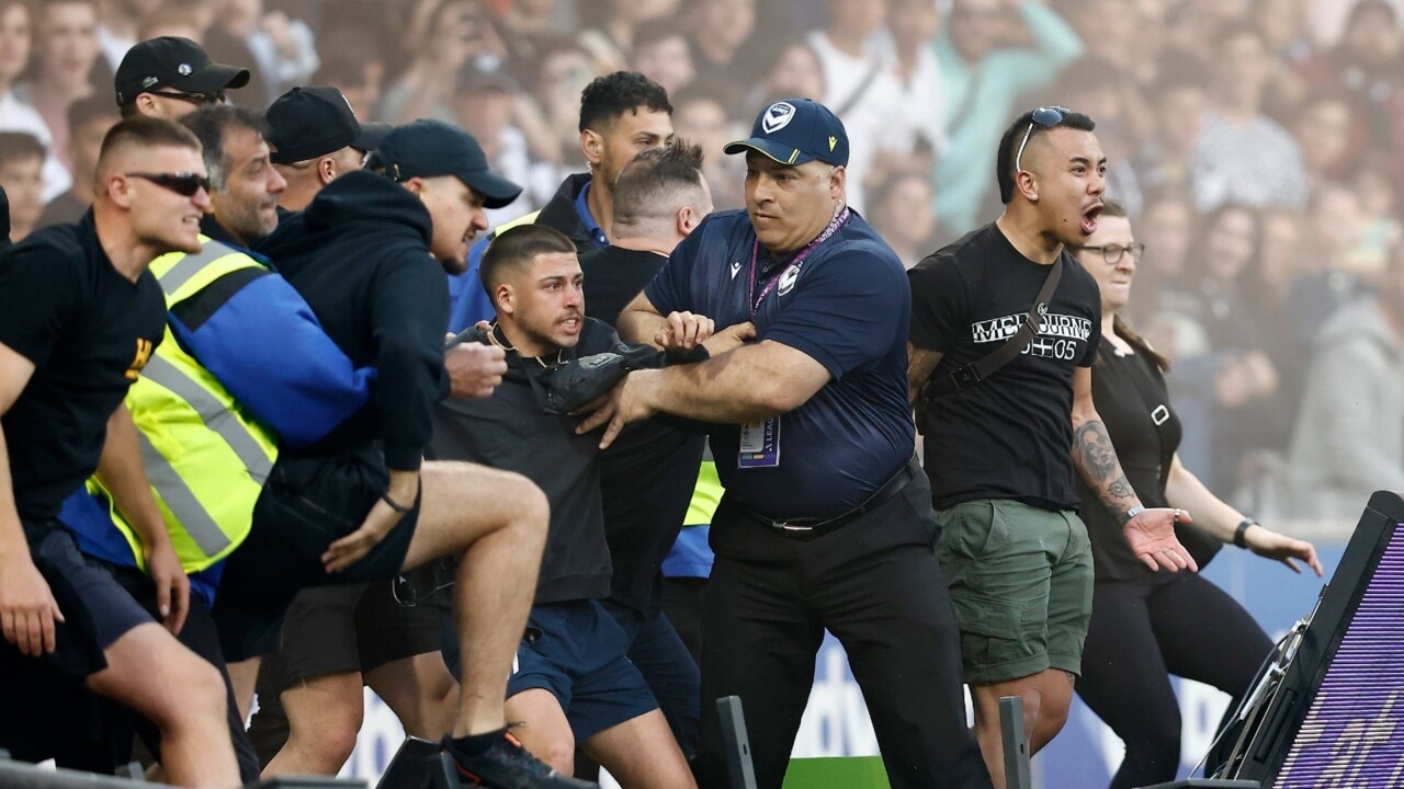 Eagles Fans Get In Violent Fistfight In Stands Despite Social