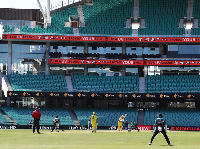 <span id="U70885665671gnH" style="font-size:9;font-stretch:9;">SAFETY: Aaron Finch and David Warner bat to an empty SCG in the one-dayer against New Zealand on Friday. Inset, the NRL went ahead on Thursday night.</span> <span id="U70885665671YKG" style="font-family:'Soho Gothic Std Medium';font-weight:medium;font-style:normal;font-size:6;font-stretch:6;"> Picture: BRETT COSTELLO</span>