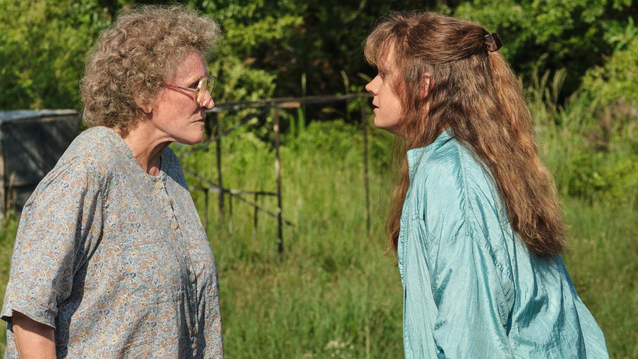 Glenn Close and Amy Adams in the film Hillbilly Elegy (2020). Director Ron Howard