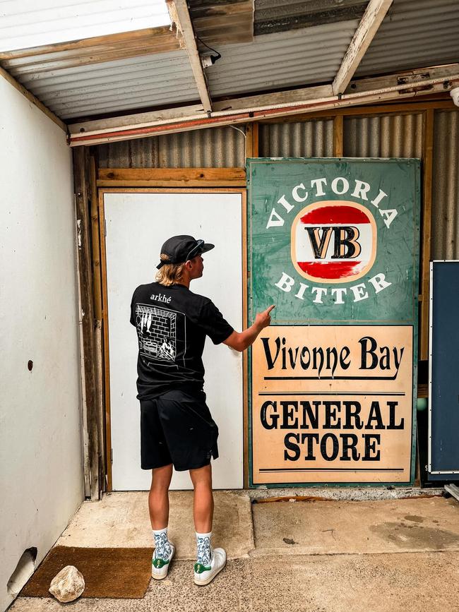 Bottas visited Vivonne Bay General Store. Picture: @valtteribottas