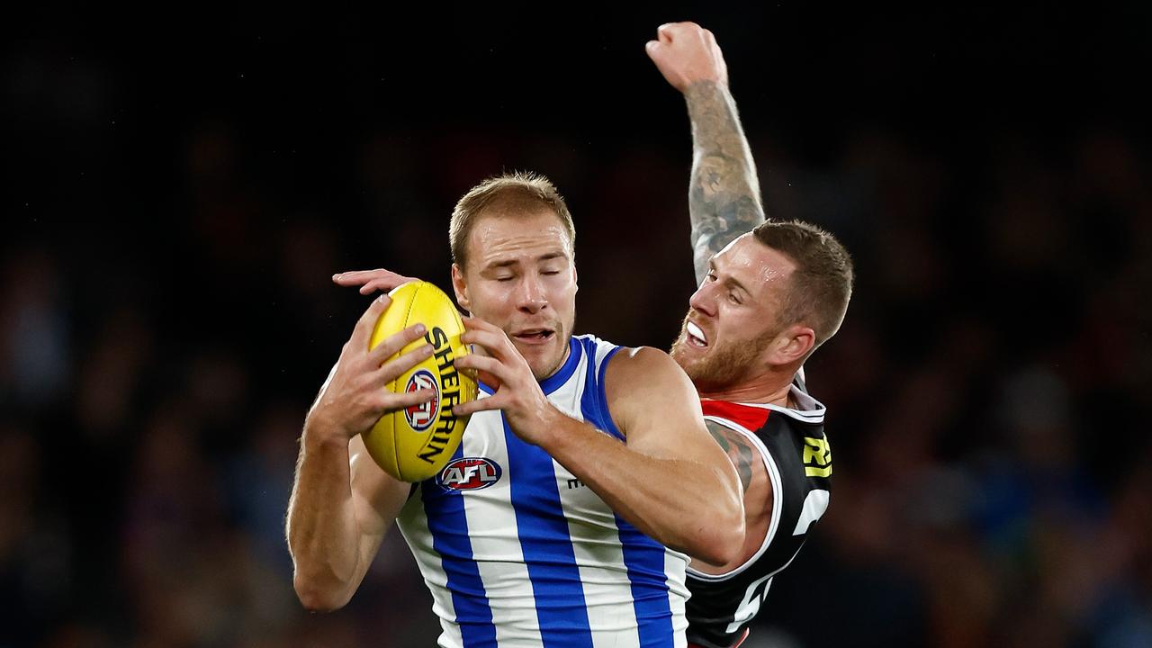 Veteran Tasmanian footy player Aaron Hall announces retirement