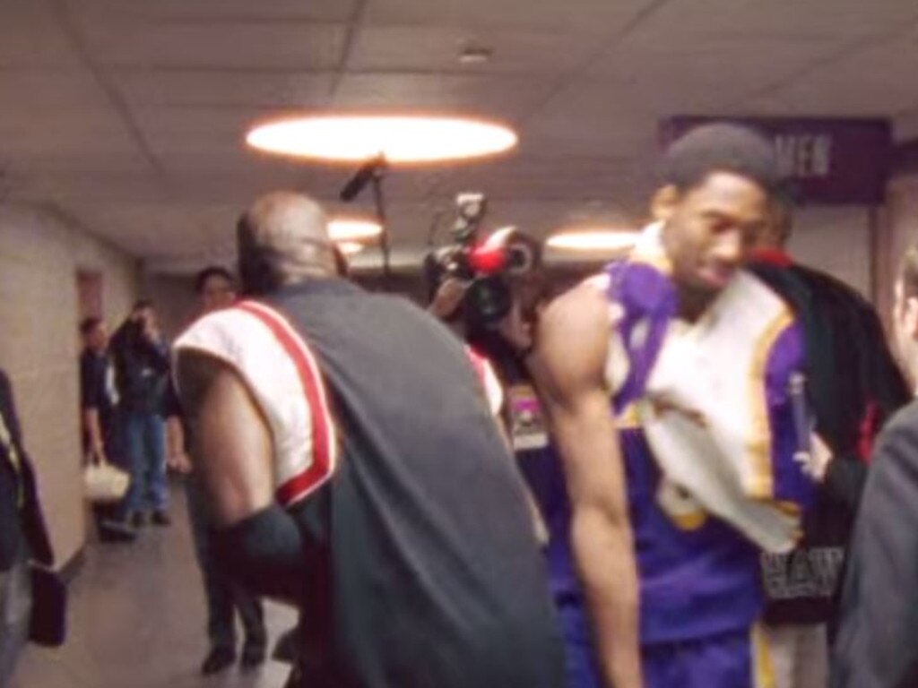 MJ giving Kobe Bryant advice during a game in 1997