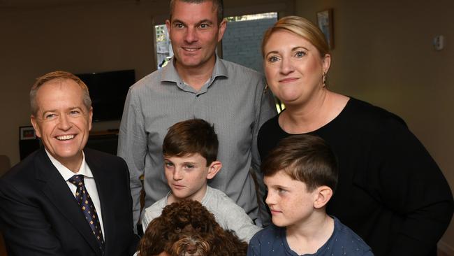 Bill Shorten met Richard, Jacqui, Tom and Peter Davis at their Mitcham home. Photo: Vince Caligiuri/Getty Images