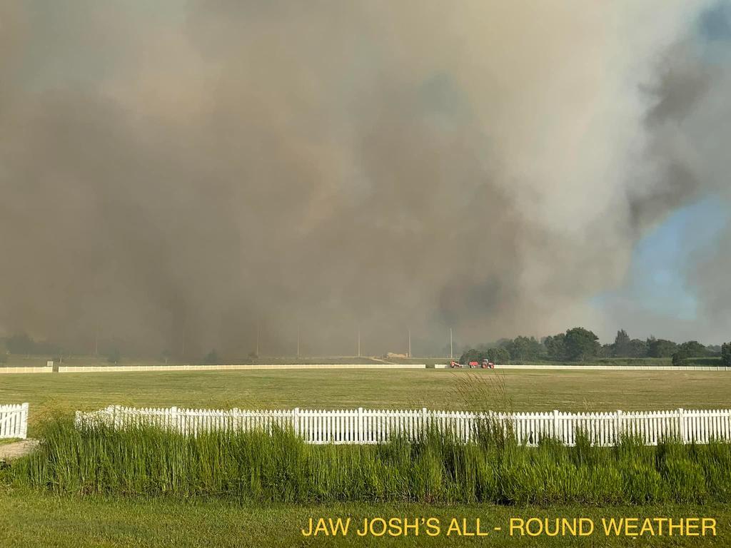 Large Bushfire Burning In Sunshine Coast National Park Shuts Down Busy ...