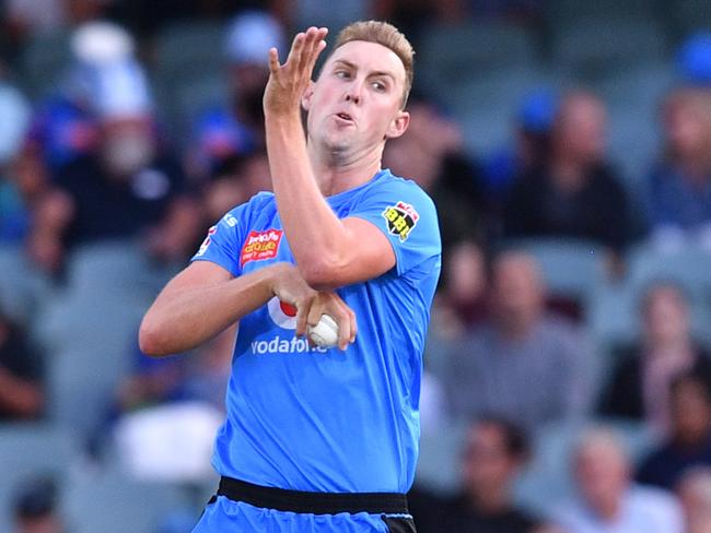 Billy Stanlake of the Adelaide Strikers during the Big Bash League (BBL) cricket match between the Adelaide Strikers and Sydney Thunder at Adelaide Oval in Adelaide, Saturday, February 1, 2020. (AAP Image/David Mariuz) NO ARCHIVING, EDITORIAL USE ONLY, IMAGES TO BE USED FOR NEWS REPORTING PURPOSES ONLY, NO COMMERCIAL USE WHATSOEVER, NO USE IN BOOKS WITHOUT PRIOR WRITTEN CONSENT FROM AAP