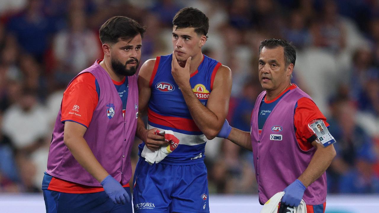 James O'Donnell receives medical attention. Picture: Daniel Pockett/Getty Images)\