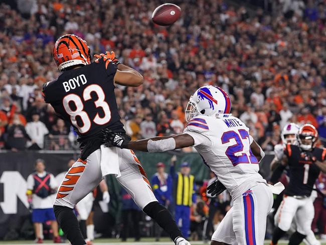 CINCINNATI, OHIO - JANUARY 02: Tyler Boyd #83 of the Cincinnati Bengals catches a touchdown pass against Tre'Davious White #27 of the Buffalo Bills during the first quarter at Paycor Stadium on January 02, 2023 in Cincinnati, Ohio.   Dylan Buell/Getty Images/AFP (Photo by Dylan Buell / GETTY IMAGES NORTH AMERICA / Getty Images via AFP)