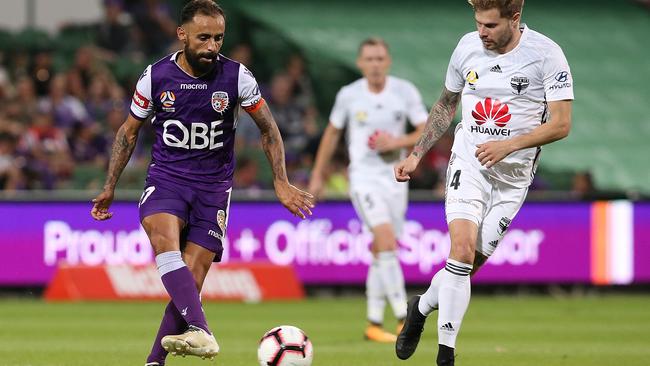 Perth Glory playmaker Diego Castro controls the ball against Wellington Phoenix at HBF Park. Picture: Getty Images