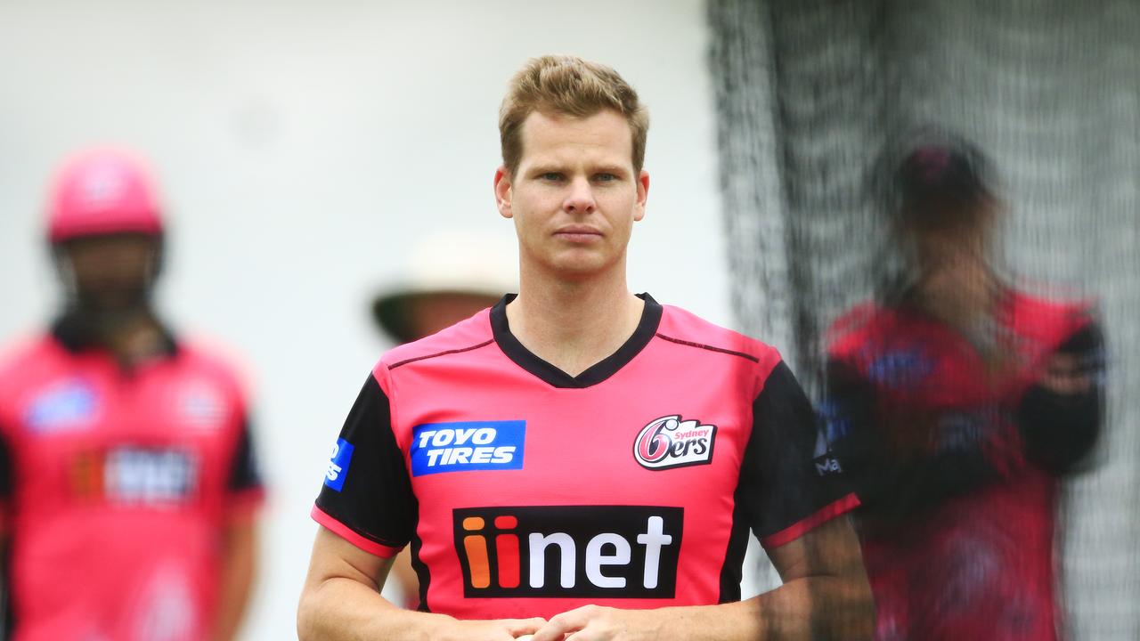 Steve Smith prepares to bowl during Sydney Sixers training at the Sydney Cricket Ground.