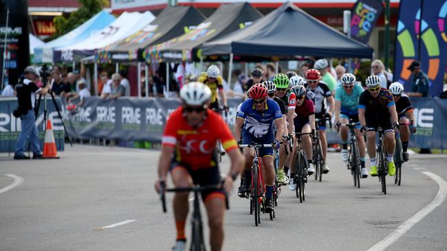 Tour of the Tropics STAGE ONE Collins Avenue Criterium in Edge Hill. D grade Criterium. PICTURE: STEWART McLEAN