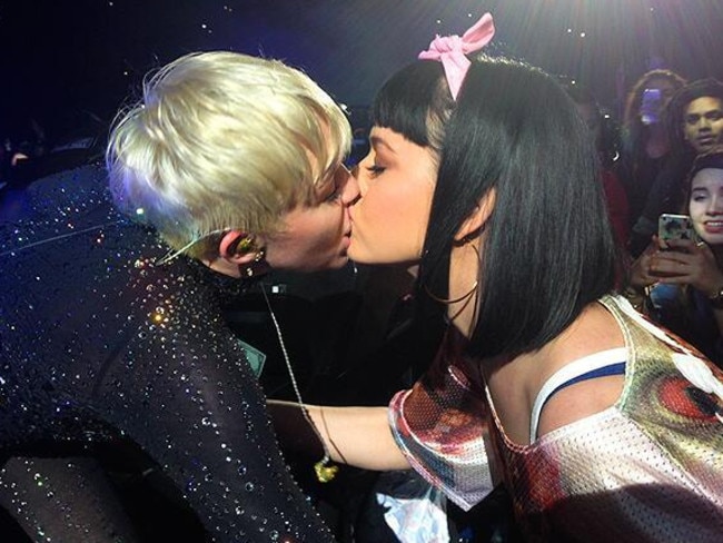 Katy Perry ‘i Kissed A Girl Miley Cyrus Reveals Song Was Written 