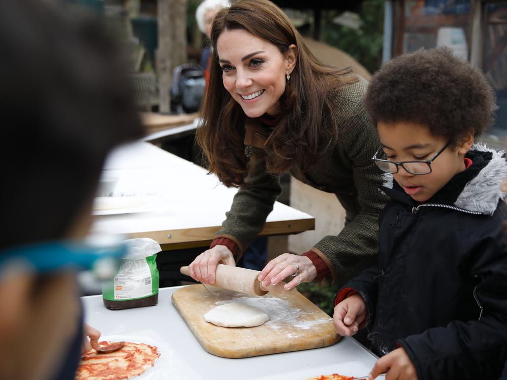 Kate told the children Prince George and Princess Charolotte would be jealous of their pizzas. 