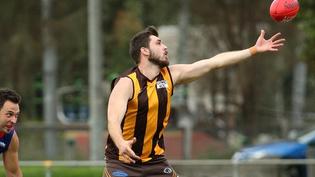 Harley Mozdzierz in action for Heidelberg West.