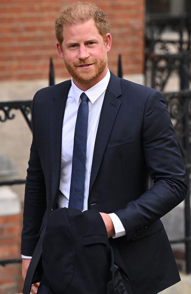 Prince Harry makes surprise appearance in court news com au