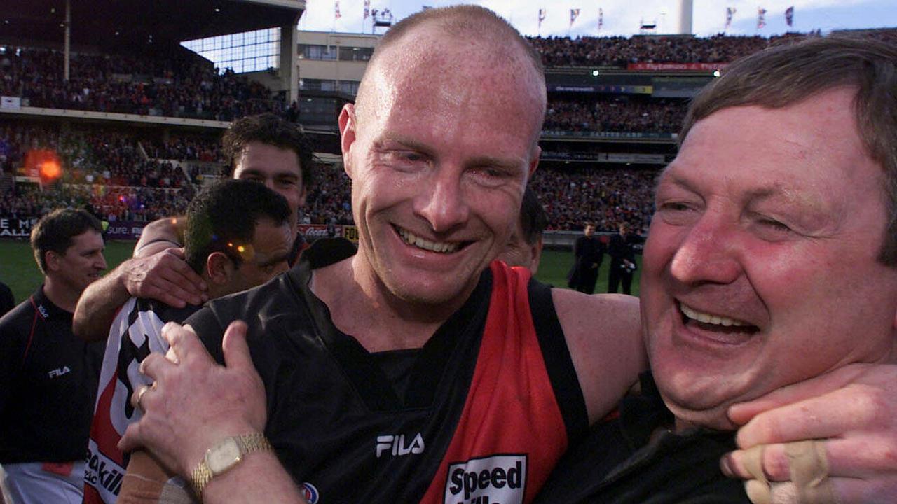 Dean Wallis celebrates Essendon’s 2000 premiership with coach Kevin Sheedy.