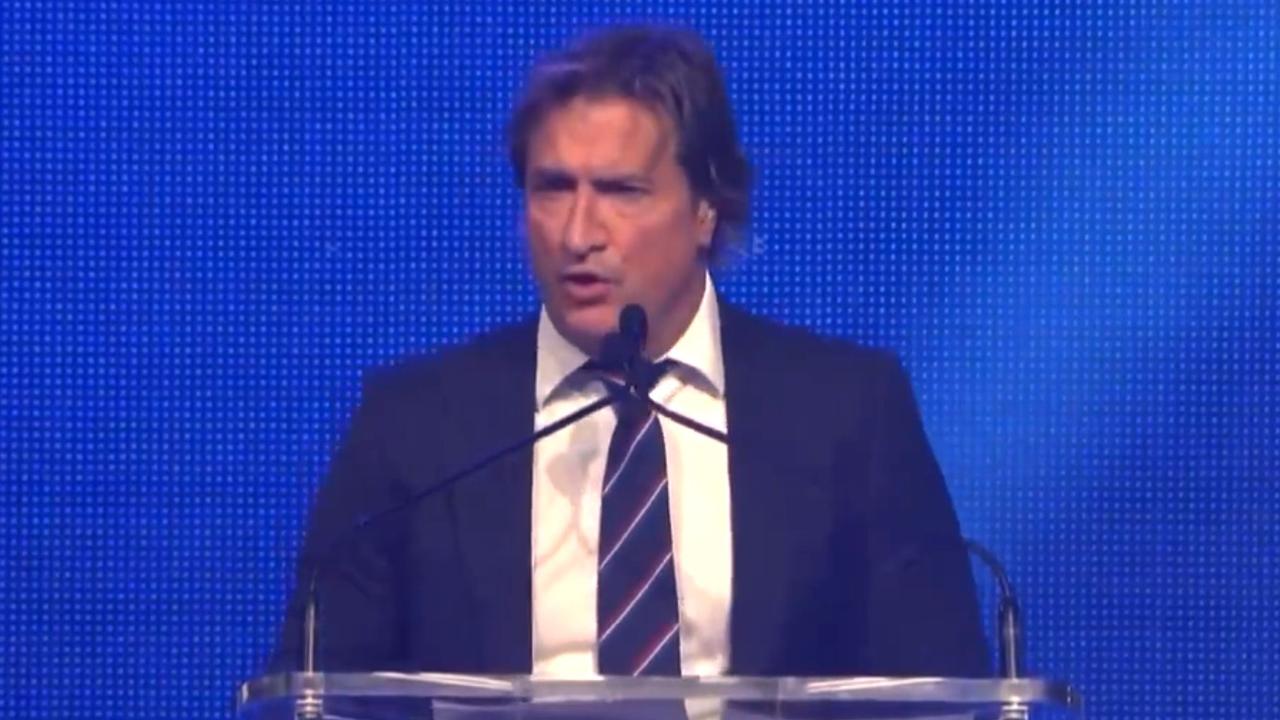 Luke Beveridge addresses the Bulldogs Best and Fairest crowd. Photo: Twitter, @w3ightman.