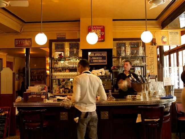 Plenty of staff make dining out much better.