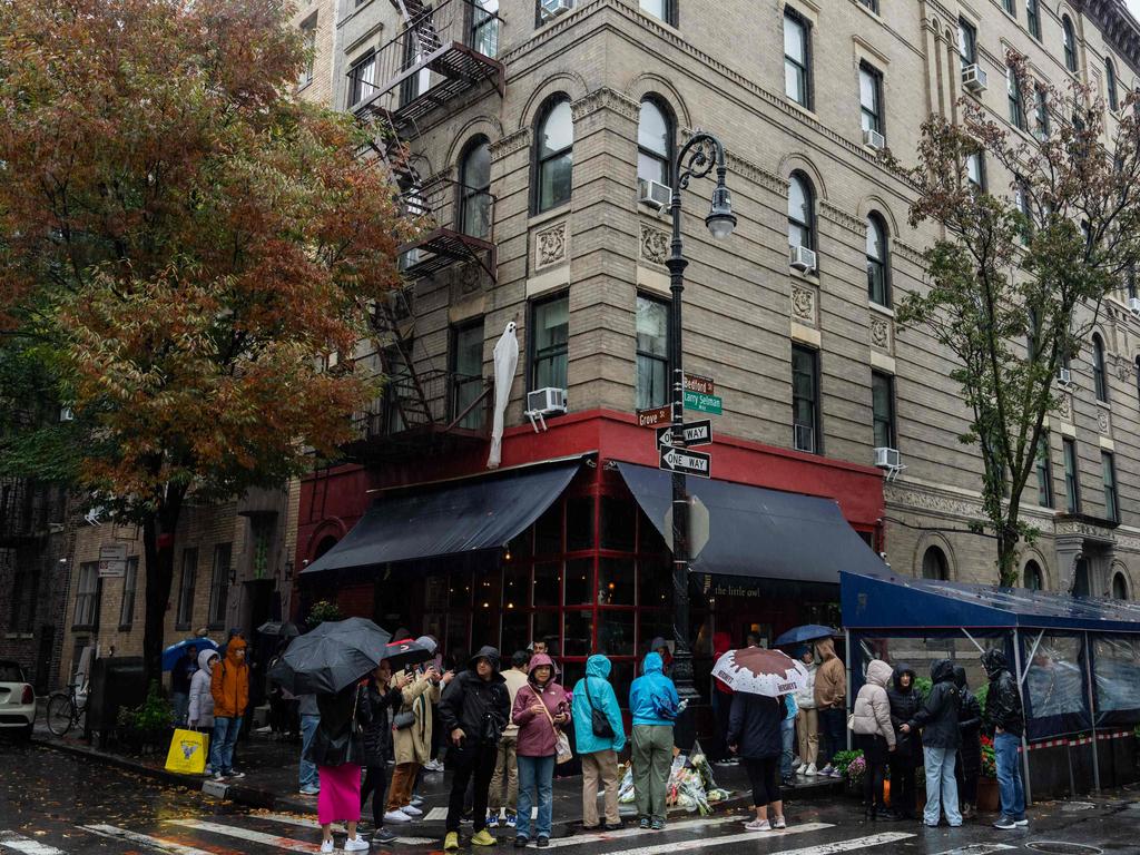 People stand in line to pay tribute to actor Matthew Perry outside the apartment building which was used as the exterior shot in the TV show Friends in New York. Picture: AFP