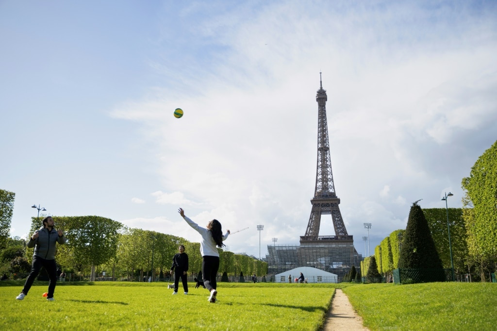 Eiffel Tower loses sparkle for Parisians ahead of Olympics | The Weekly ...