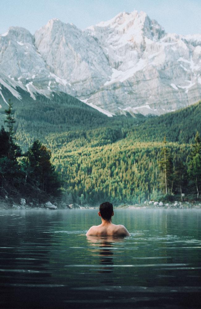 Pictures from #Green2020, Agora’s latest online photo contest. 'Morning lake dip' by @cannonmatt (UK).