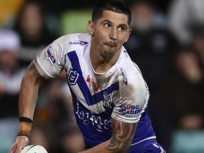 SYDNEY, AUSTRALIA - MAY 20: Jeremy Marshall-King of the Bulldogs passes during the round 11 NRL match between the Wests Tigers and the Canterbury Bulldogs at Leichhardt Oval on May 20, 2022 in Sydney, Australia. (Photo by Jason McCawley/Getty Images)