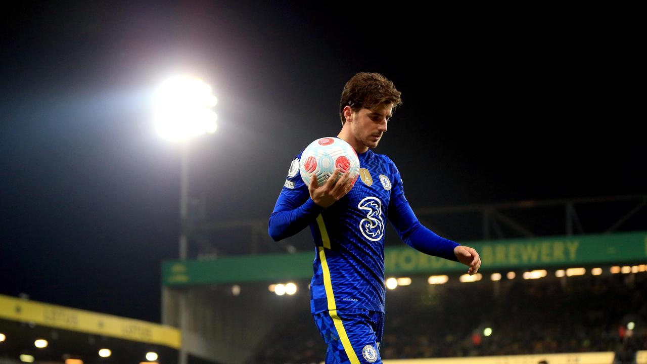 NORWICH, ENGLAND – MARCH 10: Mason Mount of Chelsea during the Premier League match between Norwich City and Chelsea at Carrow Road on March 10, 2022 in Norwich, England. (Photo by Stephen Pond/Getty Images)