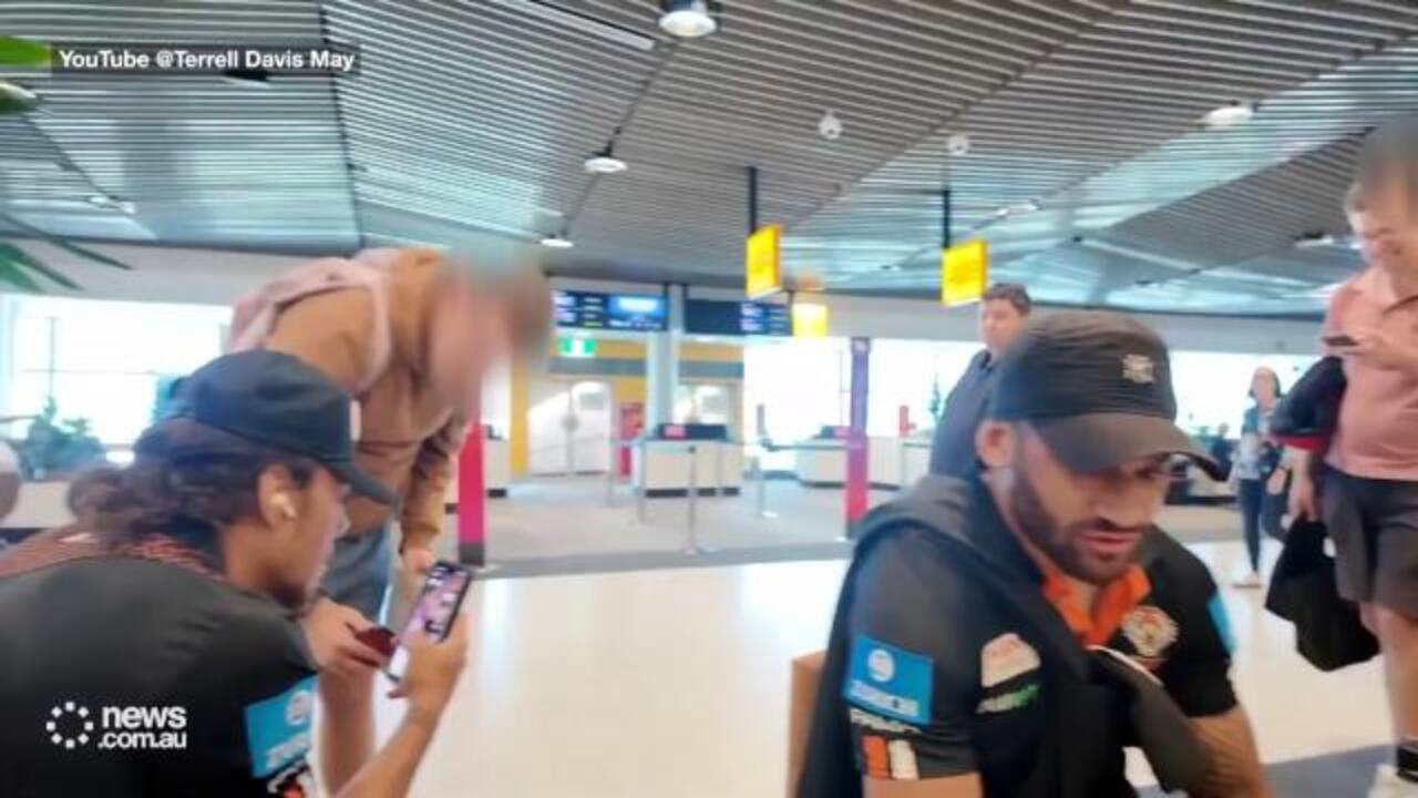 Fan's awkward selfie moment with Tigers