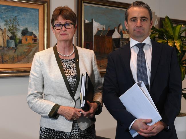 Commonwealth Bank of Australia chairperson Catherine Livingstone (left) with CEO Matt Comyn (right) pose for a portrait in Sydney, Tuesday, May 1, 2018. Federal Treasurer Scott Morrison has labelled a report by the banking regulator, Australian Prudential Regulation Authority, into Commonwealth Bank of Australia as "damning". (AAP Image/Dean Lewins) NO ARCHIVING