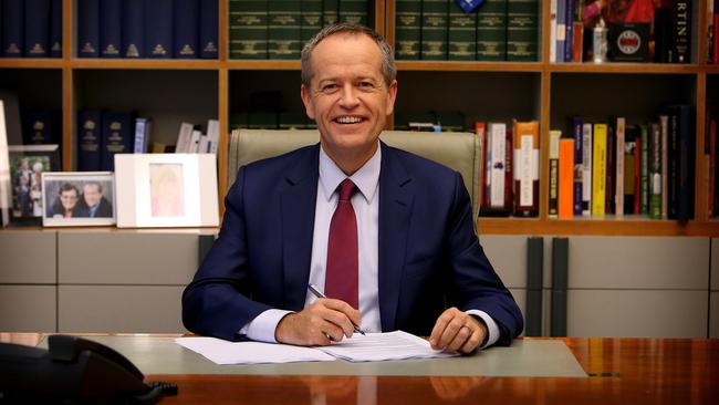 Shorten woos the ‘battlers’