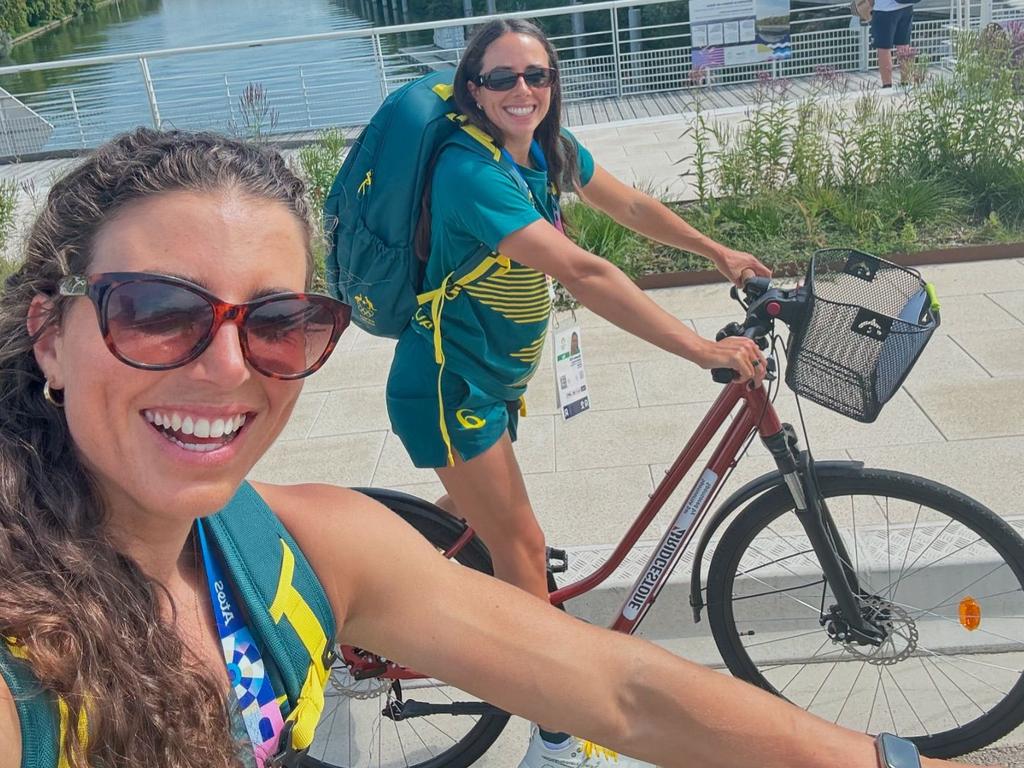 Jessica Fox with her sister Noemie Fox in Paris. Picture Instagram/Jessfoxcanoe