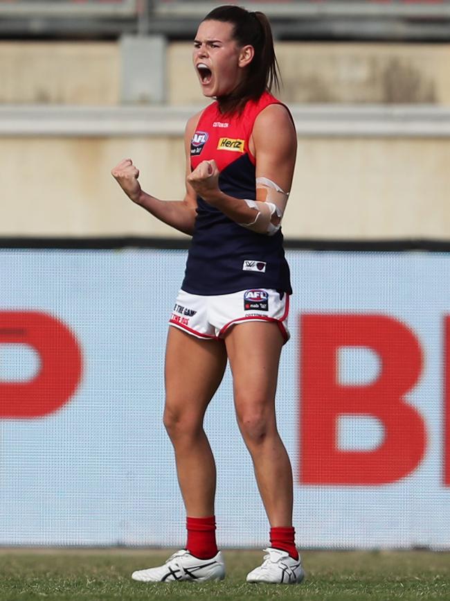 Lily Mithen roars after slamming through the matchwinner.. Picture: AFL Photos/Getty Images