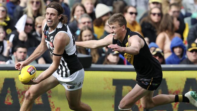 Glenelg’s Luke Reynolds gets set to pounce on Port Adelaide’s Jarrod Lienert. Picture SARAH REED