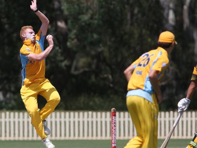 Liam Hatcher bowls for Fairfield Liverpool at Warwick Farm, Saturday, 26th January 2019. First grade cricket – Fairfield Liverpool Lions (bowling) took on Blacktown in a 50-over match at Rosedale Oval, Warwick Farm. (AAP Image / Robert Pozo).