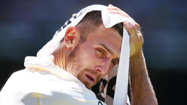 MELBOURNE, AUSTRALIA - DECEMBER 26: Mitch Marsh of Australia cools down after his bowling during day one of the Third Test match in the series between Australia and India at Melbourne Cricket Ground on December 26, 2018 in Melbourne, Australia. (Photo by Michael Dodge/Getty Images)