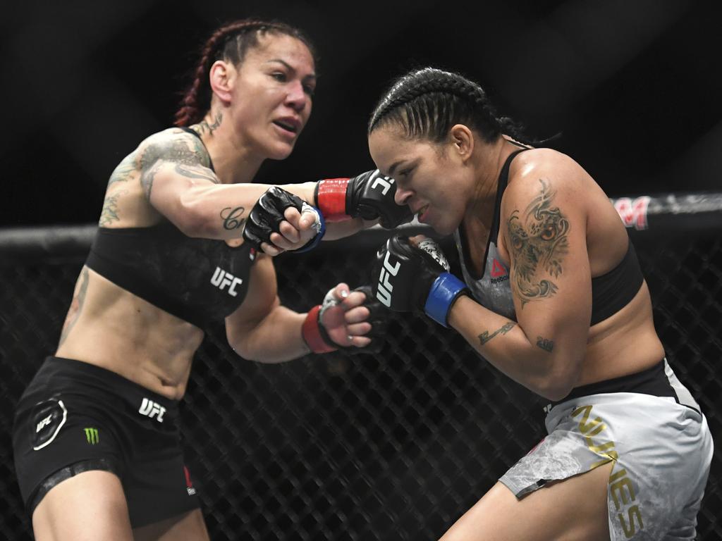 UFC 232: Amanda Nunes first round KO Cris Cyborg, knockout, reaction ...