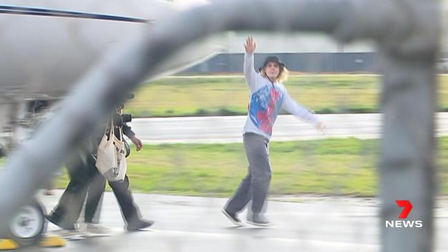 The Kid Laroi waves to fans at Adelaide Airport. Picture: 7NEWS