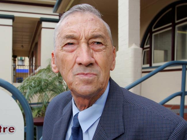 Lismore Mayor Merv King who has appealed to Queensland Premier Beattie to move state border so town can be adopted.