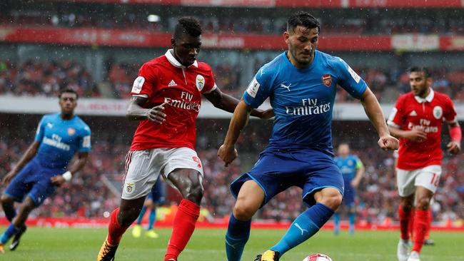 Arsenal's German-born Bosnian defender Sead Kolasinac (R).