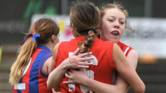 Mt Lofty under-15 girls after the final siren of last year’s Div 3 grand final.