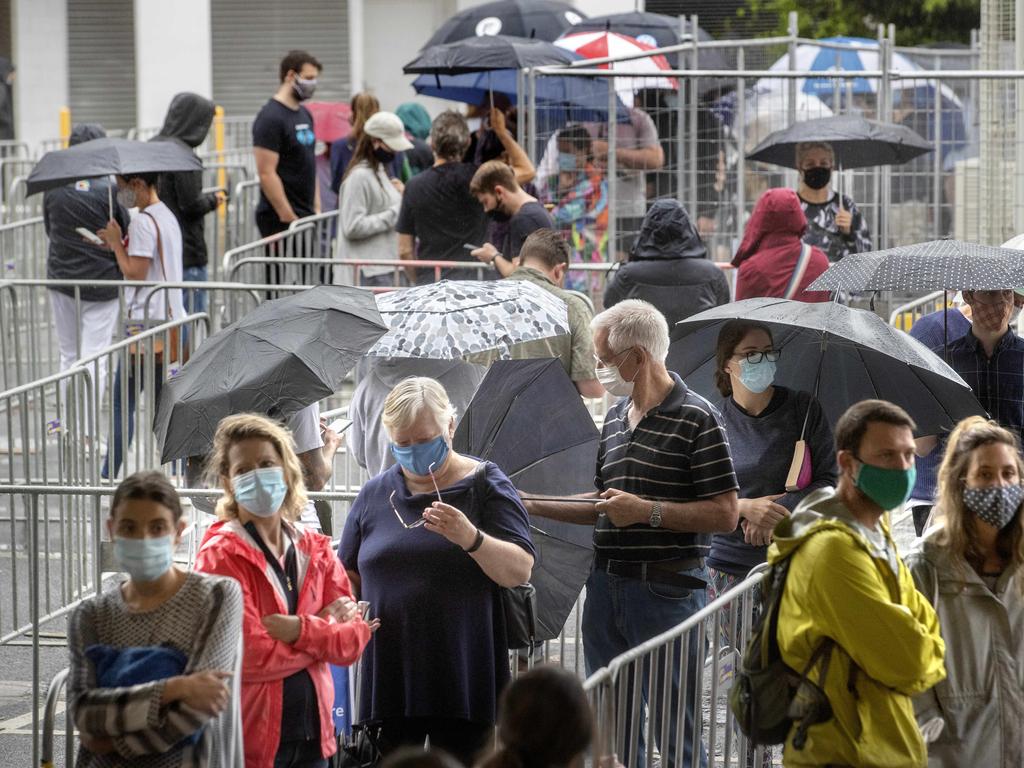 People queue in the rain at the Alfred Hospital COVID testing site on Sunday morning. Picture: NCA NewsWire / David Geraghty