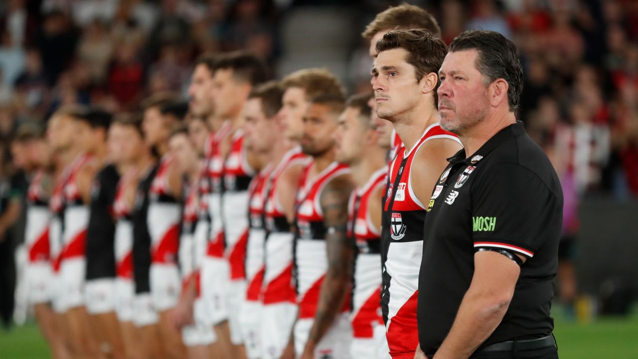 Brett Ratten and St Kilda players observe a minute’s silence in memory of Shane Warne before the clash against Essendon. Picture: Michael Willson/AFL Photos via Getty Images